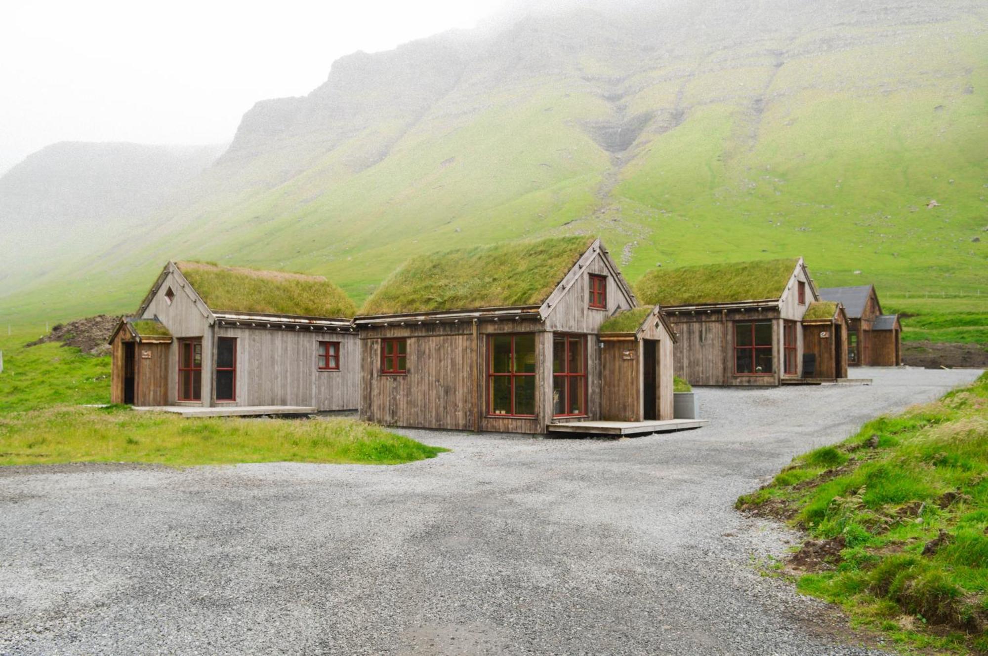 Mulafossur Cottages By Famous Waterfall In Gasadalur المظهر الخارجي الصورة